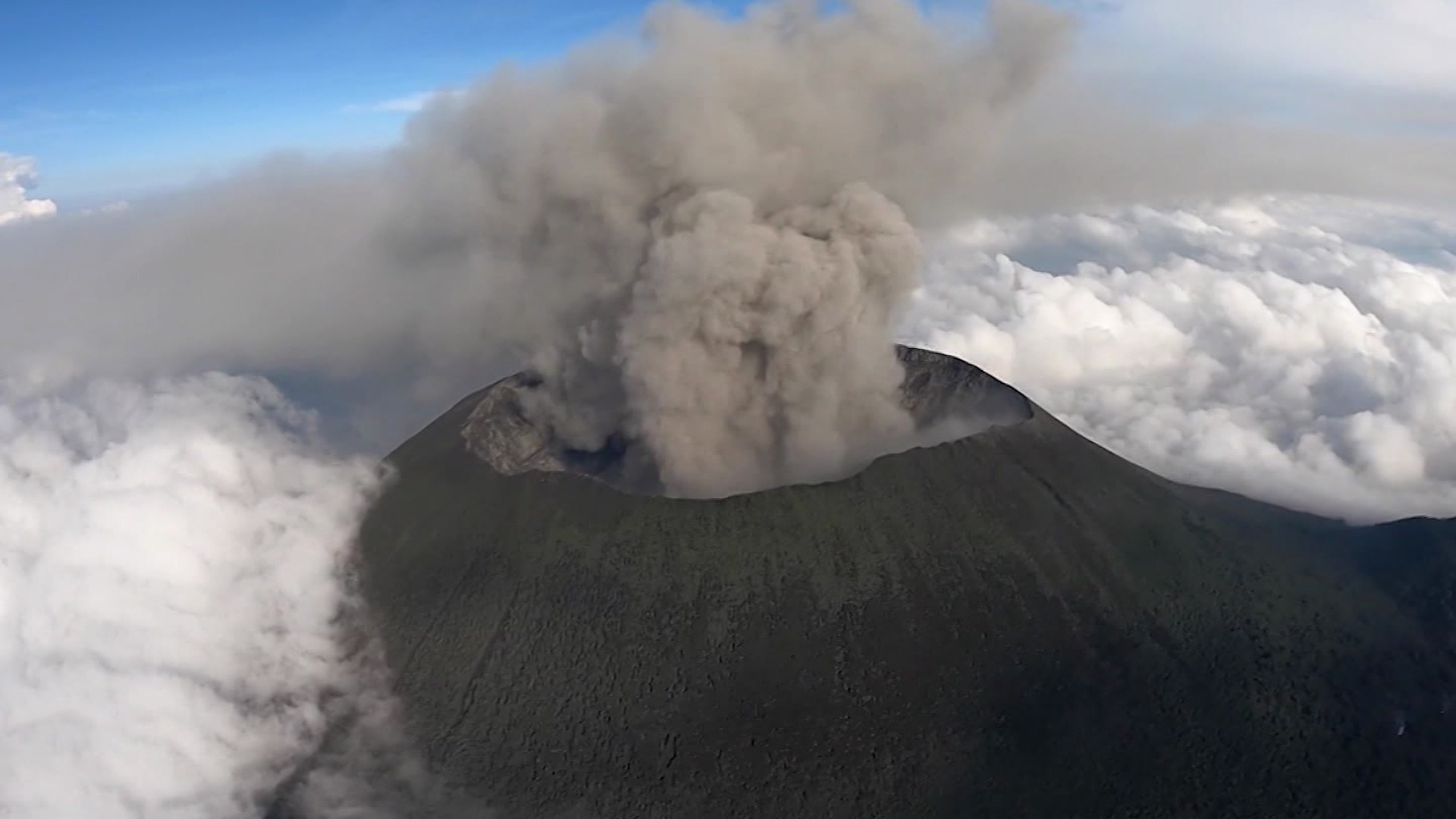The eruption at Mt Nyiragongo