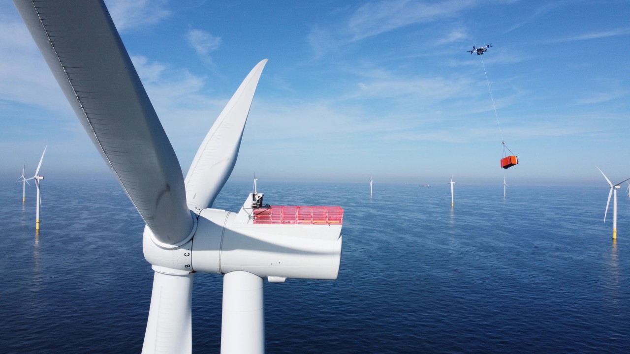 Drone hauls 5,5 tons of cargo at wind farm